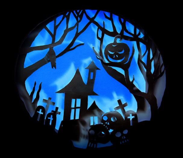 Halloween nacht concept, echt papier snijden met omkeren licht en schaduw - Foto, afbeelding