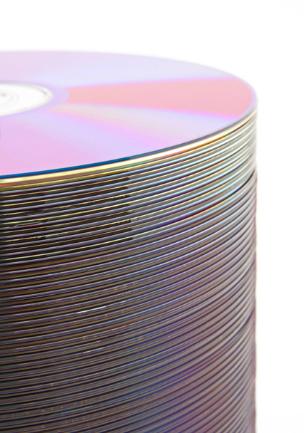 paarse cd's op spindel - Foto, afbeelding