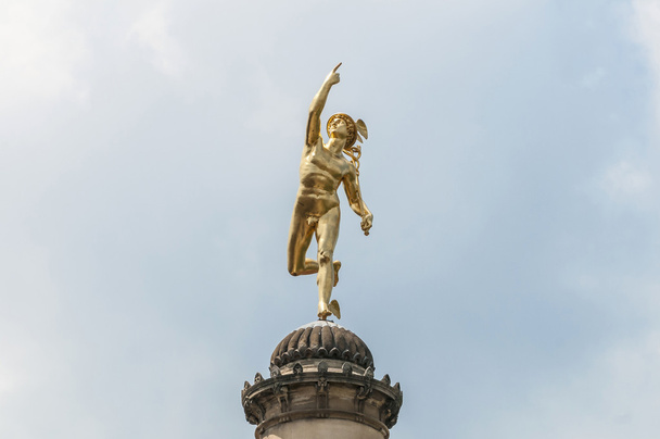 Statue au mercure sur la Schlossplatz, Allemagne
 - Photo, image