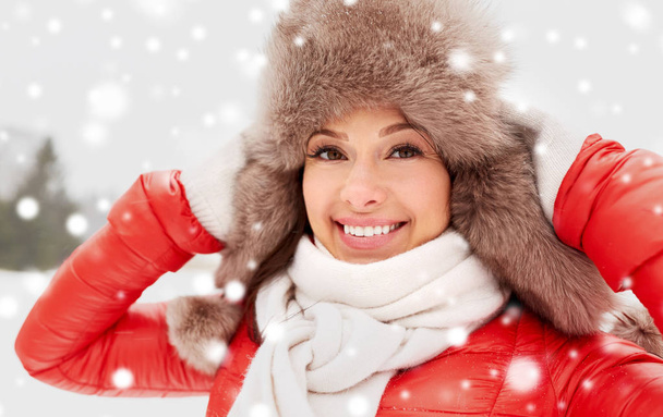 happy woman in winter fur hat outdoors - Foto, Imagen