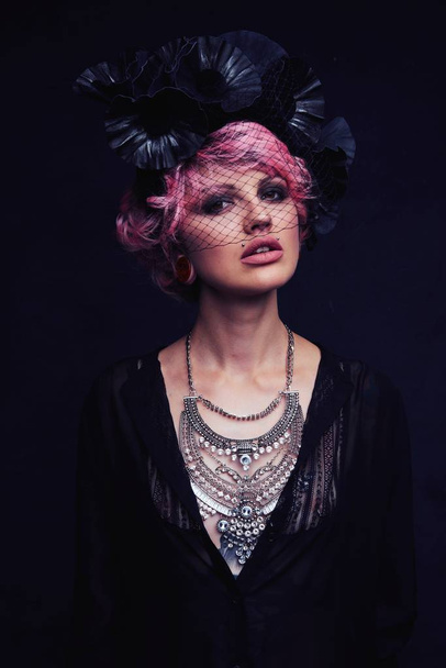 Beautiful Portrait of woman with pink hair  and necklace - Foto, Bild
