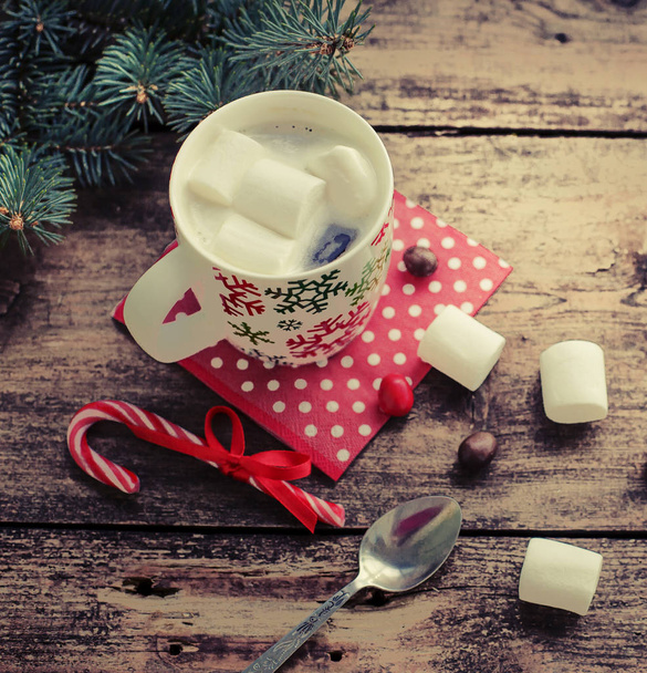 closeup view of coffee cup with marshmallows and christmas decorations over wooden table - Fotografie, Obrázek