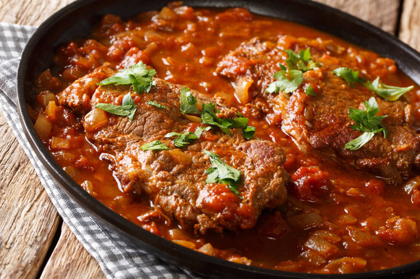 Classic Swiss steak fried and slowly cooked in a fragrant tomato sauce with vegetables close-up on the table. horizonta - Photo, Image
