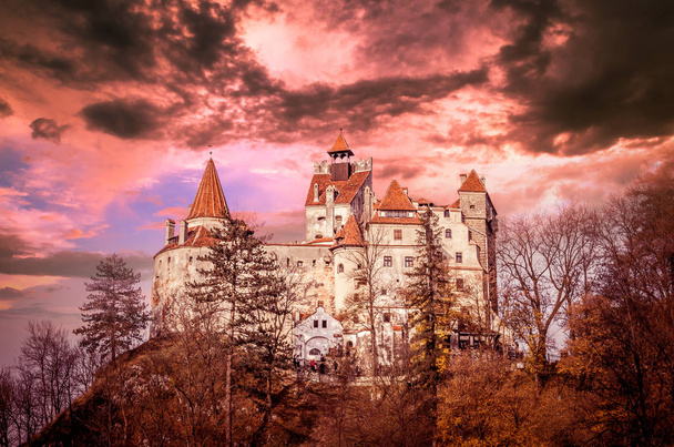 Średniowieczny budynek znany jako zamek Drakuli - Zdjęcie, obraz