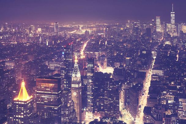 Ročník posílil letecký pohled na New York City v noci. - Fotografie, Obrázek