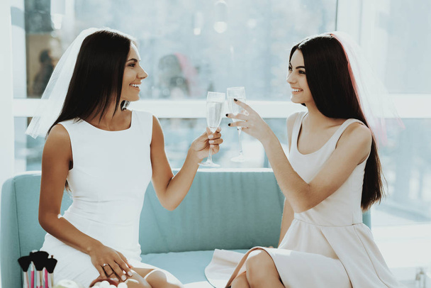 Girls Are Drinking Champagne Before Hen-Party. Pre-wedding Concept. Beautiful Shiny Smile. Resting With Bride. Sunny Day. Good Mood. Young And Attractive. Happy Holiday. Long Hair. - Фото, изображение