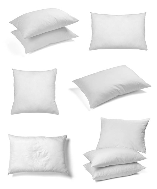 collectie van verschillende witte kussens op witte achtergrond. elk wordt afzonderlijk neergeschoten - Foto, afbeelding