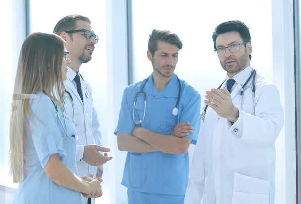 leading doctor talking with hospital staff - Фото, зображення