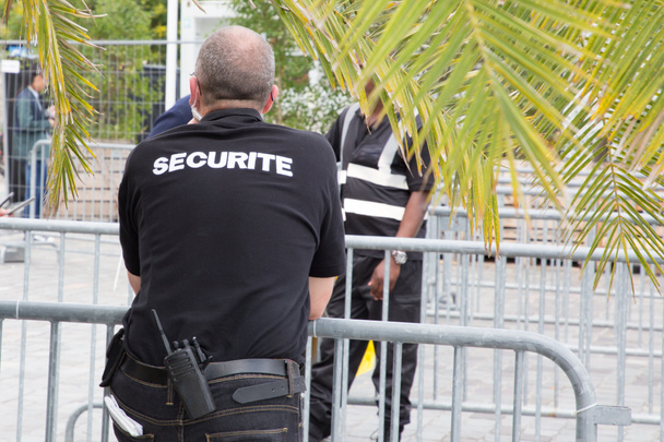 seguridad hombre espalda ver duri ng eventos en calle entrada segura
 - Foto, imagen