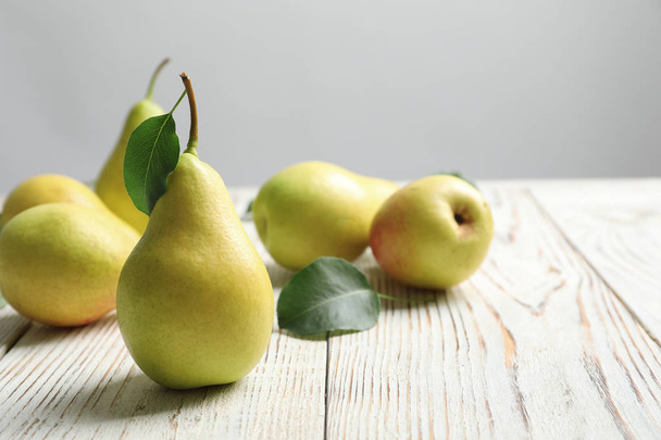 Ripe pears on wooden table. Space for text - Foto, Bild