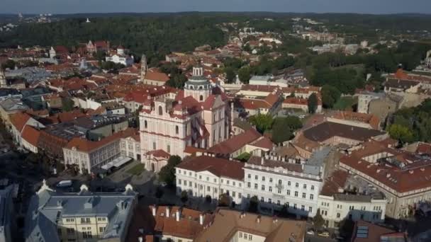 Hermosa vista aérea del casco antiguo de Vilna, la capital de Lituania
. - Metraje, vídeo