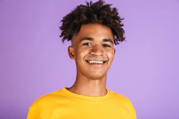 Close up portrait of a smiling young afro american man dressed in sweatshirt isolated - Фото, изображение