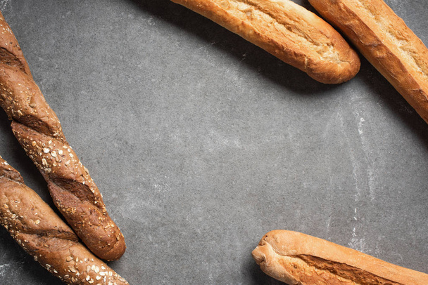 flat lay with arranged baguettes on grey surface - Foto, immagini