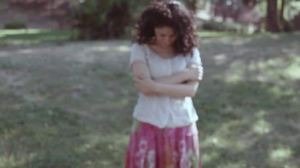 Blurred sad young woman crying alone in the park- steady cam - Filmmaterial, Video