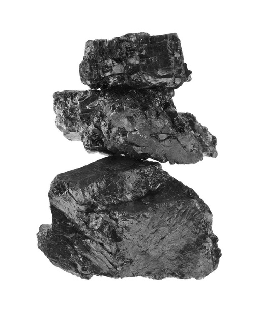 Beyaz arkaplanda izole edilmiş kömür yığını - Fotoğraf, Görsel