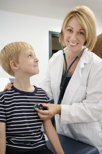Female Doctor Examining Boy - Foto, Imagem
