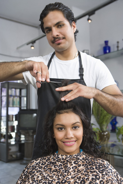 Barber Cutting Woman's Hair - Foto, imagen