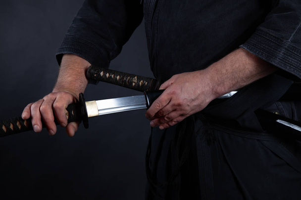Yakuza drží meč katana - Fotografie, Obrázek