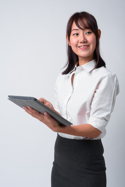 Retrato de hermosa mujer de negocios asiática sobre fondo blanco
 - Foto, Imagen
