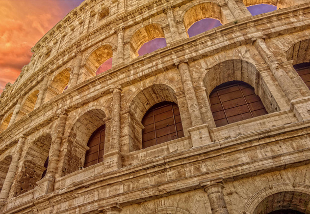 Римский Колизей в Риме, Италия
 - Фото, изображение