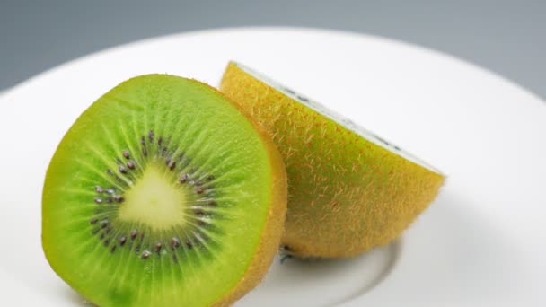 Fresh kiwi slice is slowly rotating in the studio with the details. - Filmati, video