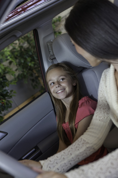 Daughter sitting in car with her mother - Foto, imagen