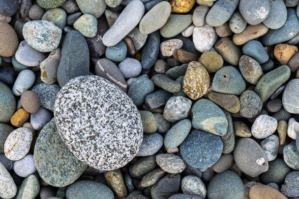 Achtergrond met verschillende kleuren zee stenen - Foto, afbeelding