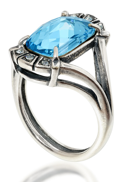 Серебряное кольцо с большим кристаллом
 - Фото, изображение