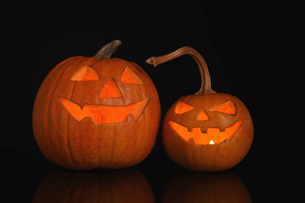 Halloween pumpkin heads. Glowing jack lanterns on dark background - Zdjęcie, obraz