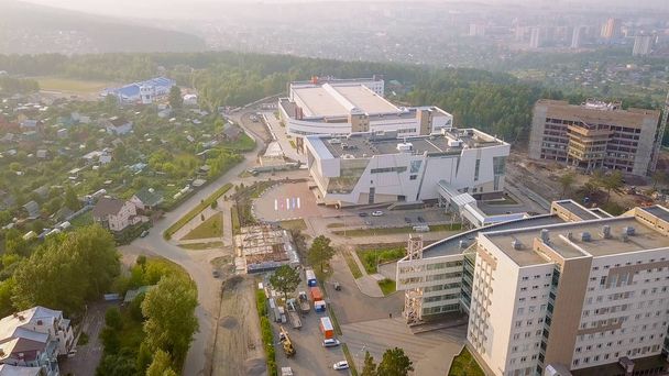 Ρωσία, Κρασνογιάρσκ. Σιβηρίας Ομοσπονδιακό Πανεπιστήμιο, πολυλειτουργικό συγκρότημα, από Dron   - Φωτογραφία, εικόνα