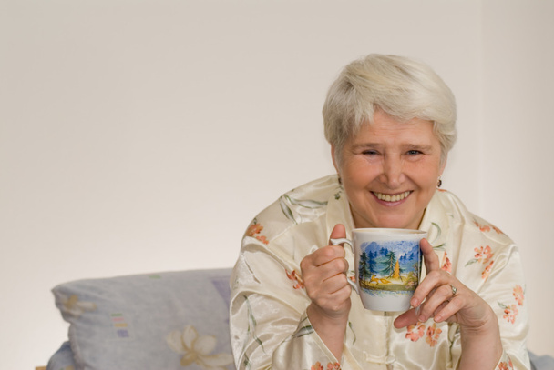 Woman drinking tea - Fotoğraf, Görsel
