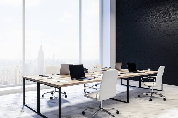 Manager office interior with black honeycomb pattern walls, wooden tables with laptops on them, wooden floor and white chairs. 3d rendering mock up - Foto, imagen