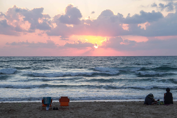 Beau coucher de soleil panoramique sur la côte de la mer
 - Photo, image