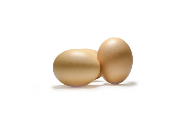 tres huevos aislados sobre fondo blanco. - Foto, Imagen