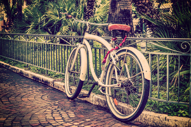 Bicicleta clásica en el mundialmente famoso Sorrento. Campania, Italia
 - Foto, Imagen