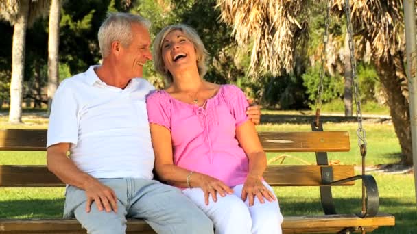 Senior paar genieten van elkaars gezelschap - Video