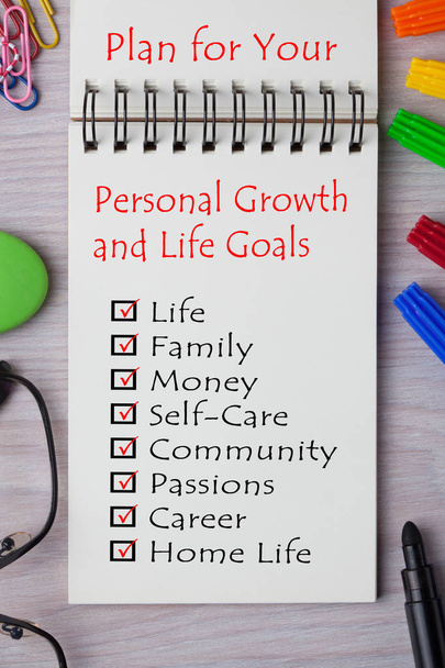 Plan para su crecimiento personal y sus metas de vida. ¿Dónde te ves en 5 años?
 - Foto, Imagen