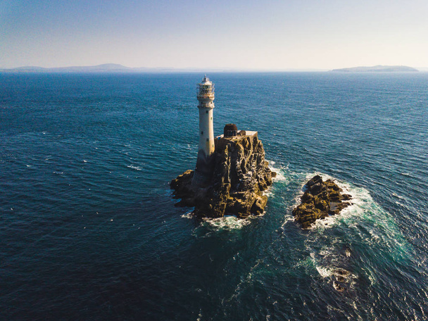 Fastnet lighthouse at summer - Zdjęcie, obraz