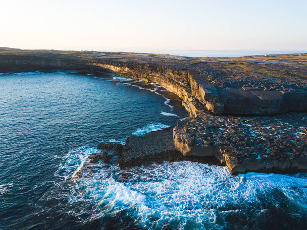 Inishmore Island cliffs - Фото, изображение