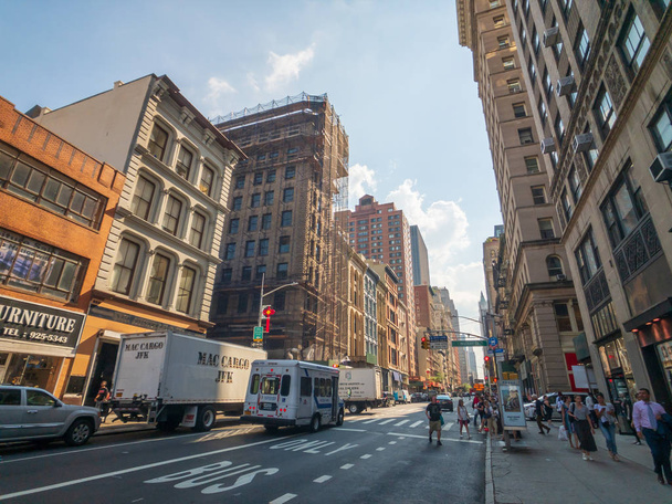 La vida de la ciudad en Manhattan durante el día
 - Foto, imagen