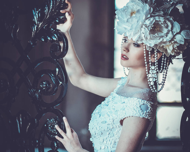 Elegant wedding dress and crown. Gorgeous young woman. Tender bride in a luxurious palace. - Fotoğraf, Görsel