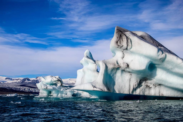 gleccser egy lagúna-Izland-globális felmelegedés következtében úszó jéghegyek - Fotó, kép