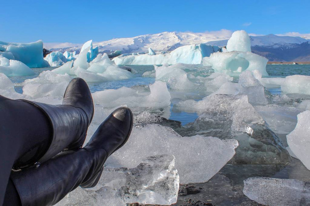 icebergs del Glaciar flotando en una laguna en Islandia como resultado del calentamiento global
 - Foto, Imagen