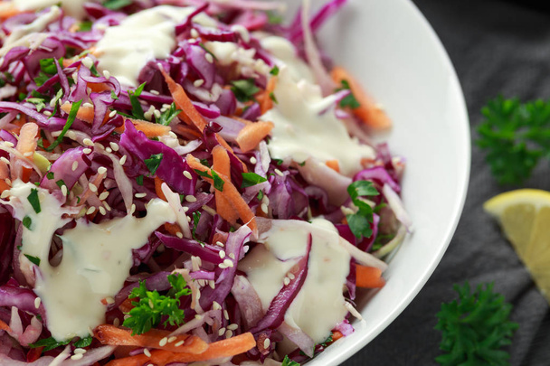 Coleslaw salad with red, white cabbage, carrot, parsley, sesame seeds. served with mayonnaise and lemon. - Foto, imagen