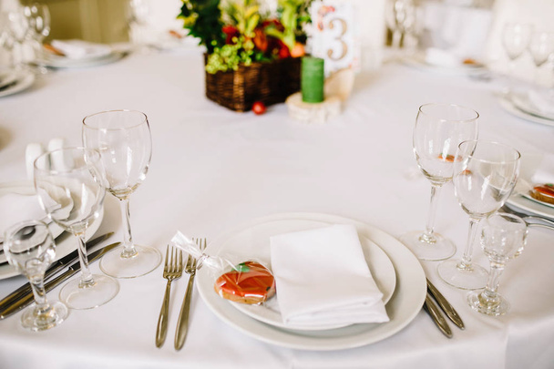 Table setting for an event party or wedding reception.  - Foto, afbeelding
