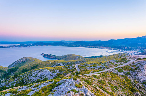 Sunset aerial view of Pollenca bay with Port de Pollenca and Alcudia towns, Mallorca, Spai - Φωτογραφία, εικόνα