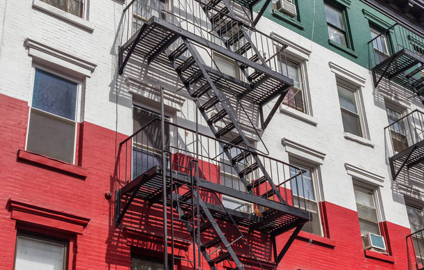 Будівля в кольори прапора італійські у маленькій Італії, Нью-Йорк, США - Фото, зображення