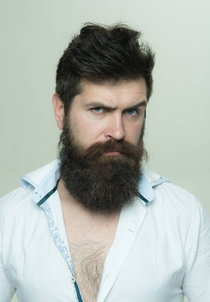 How to grow great beard. Ways optimize your facial hair. Beard grooming has never been so easy. Beard care tricks will keep your facial hair looking resplendent. Man brutal bearded hipster close up - Foto, immagini