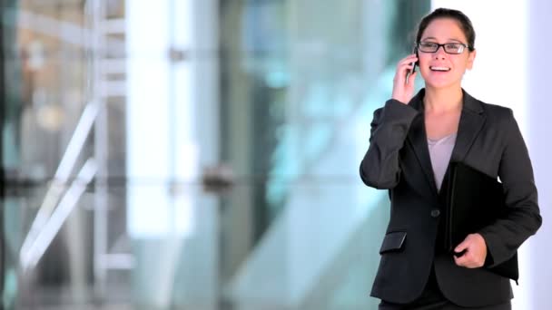 Üzleti nő a sejt telefon - Felvétel, videó