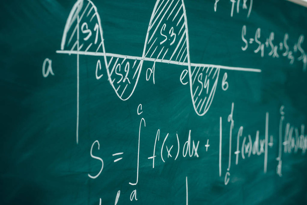 Математичний урок Диференціальне та інтегральне числення Крейдову дошку
. - Фото, зображення